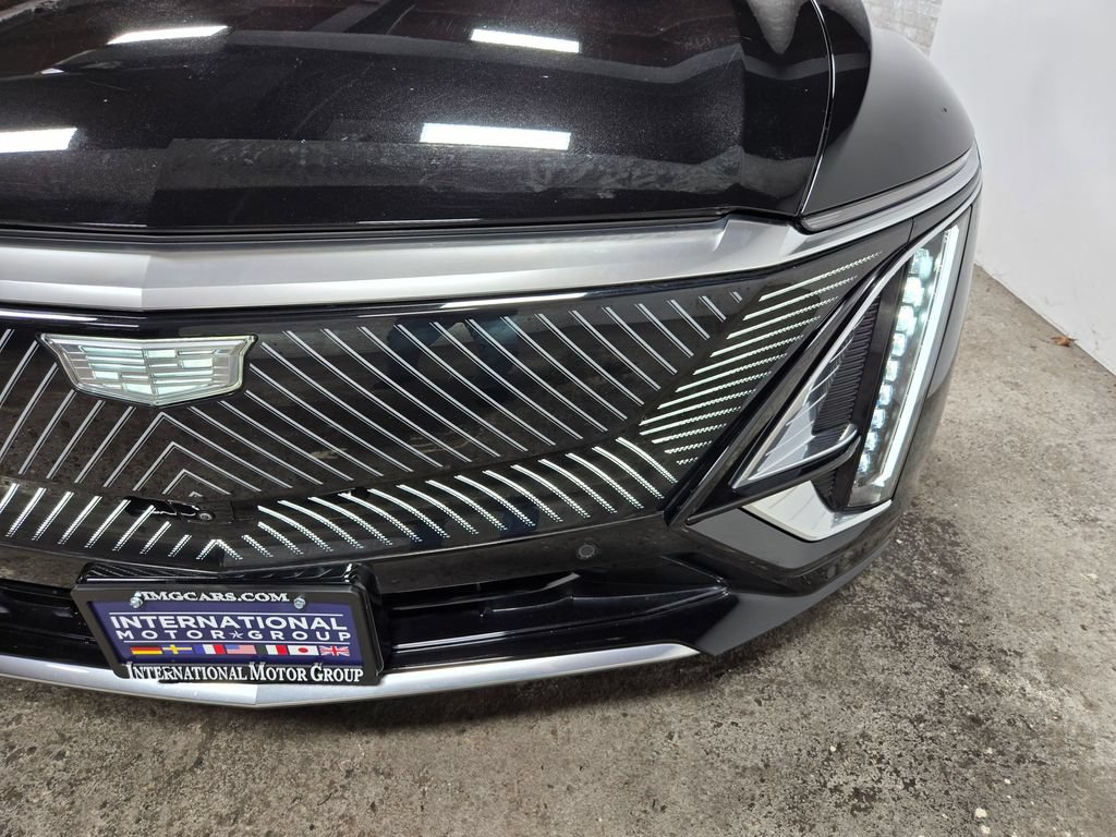 Used 2024 Cadillac Lyriq Luxury AWD/4WD image 6