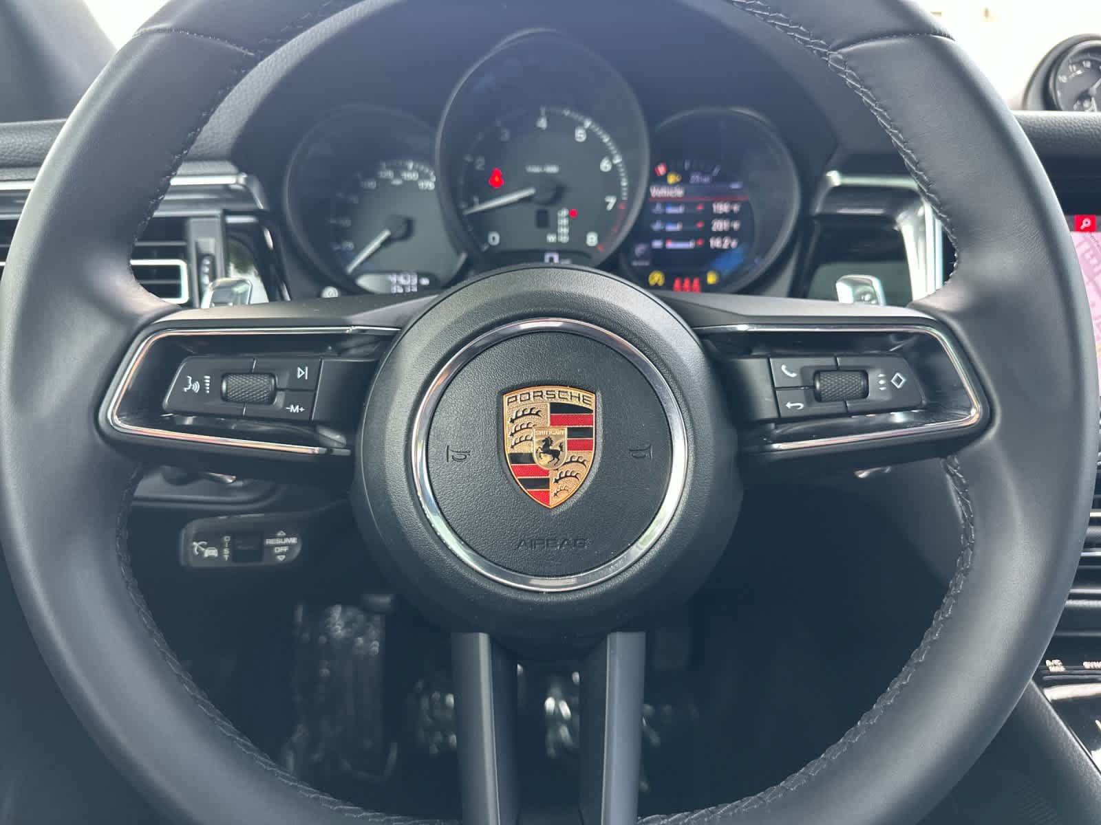 Used 2026 Porsche Macan AWD/4WD image 25