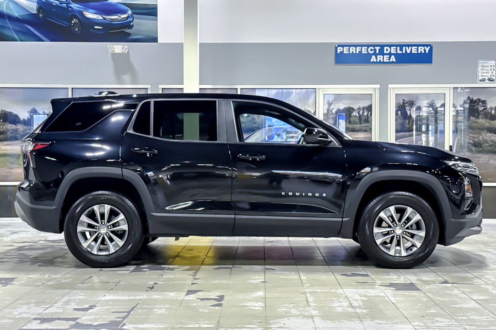Used 2025 Chevrolet Equinox LT FWD image 8