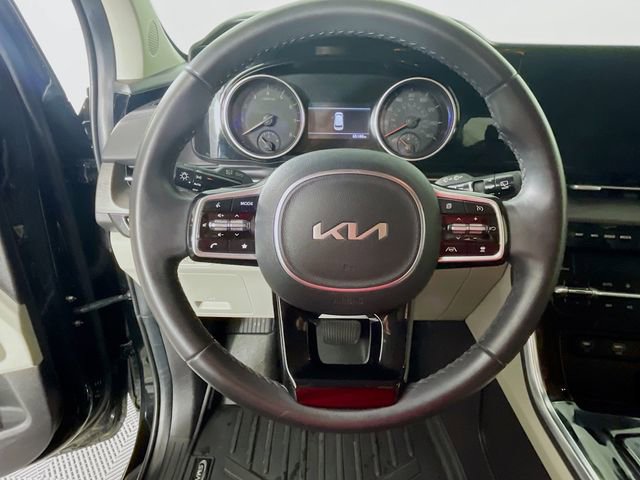 Used 2024 Kia Carnival EX image 12