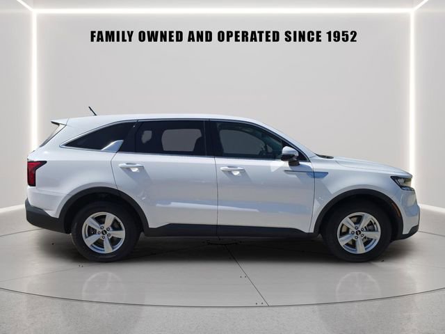 Used 2022 Kia Sorento LX image 5