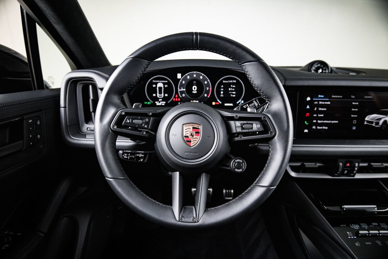 Certified 2025 Porsche Cayenne GTS AWD/4WD image 26