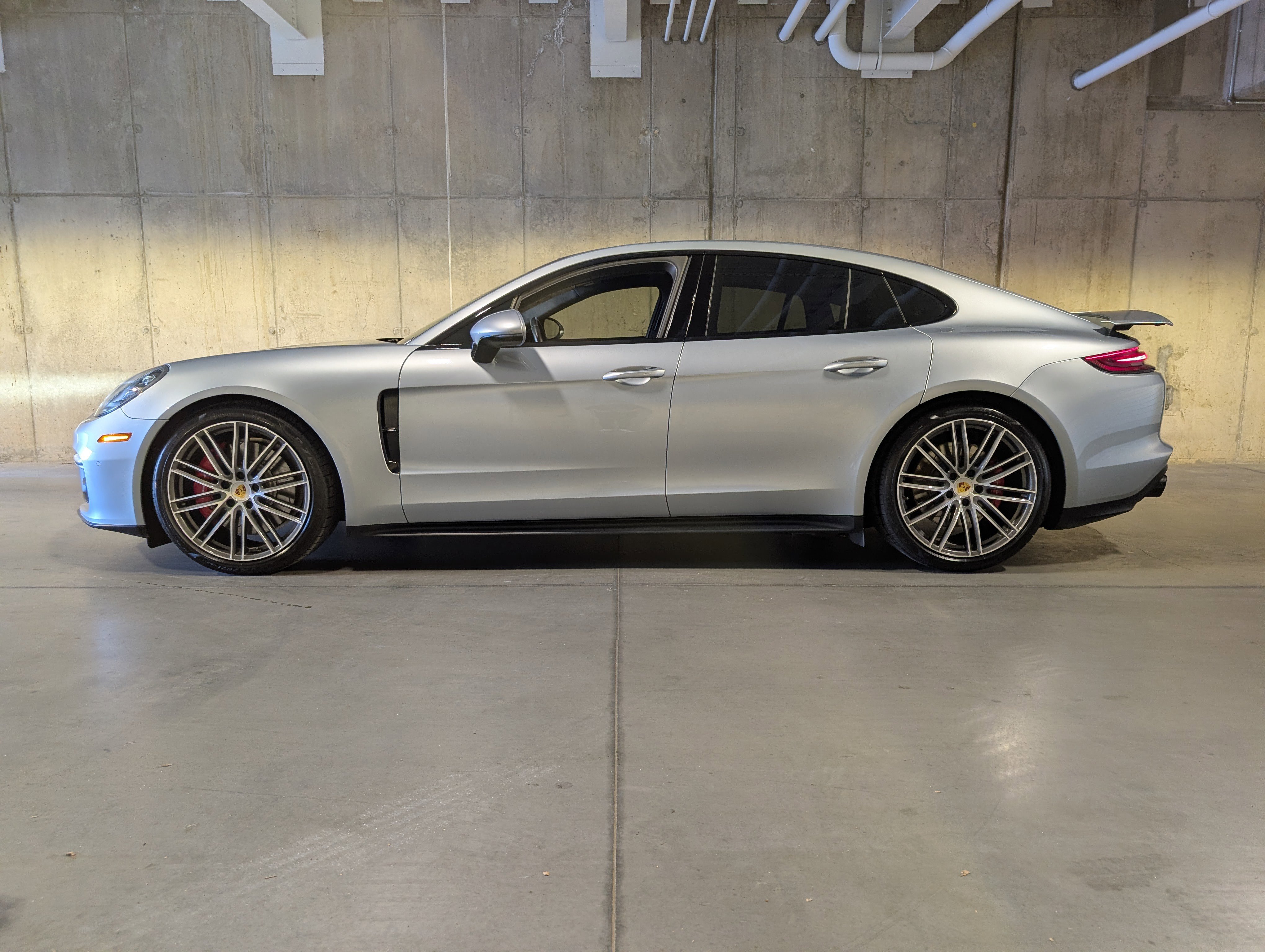 Certified 2020 Porsche Panamera GTS image 2