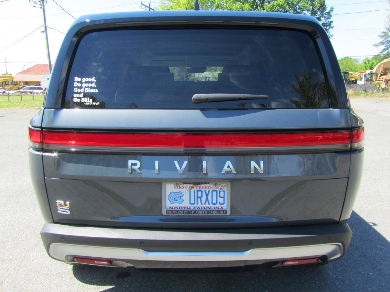 Used 2023 Rivian R1S Adventure image 9