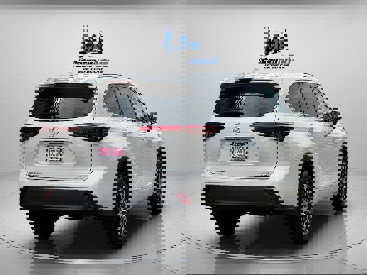 Used 2021 Toyota Highlander XLE image 4