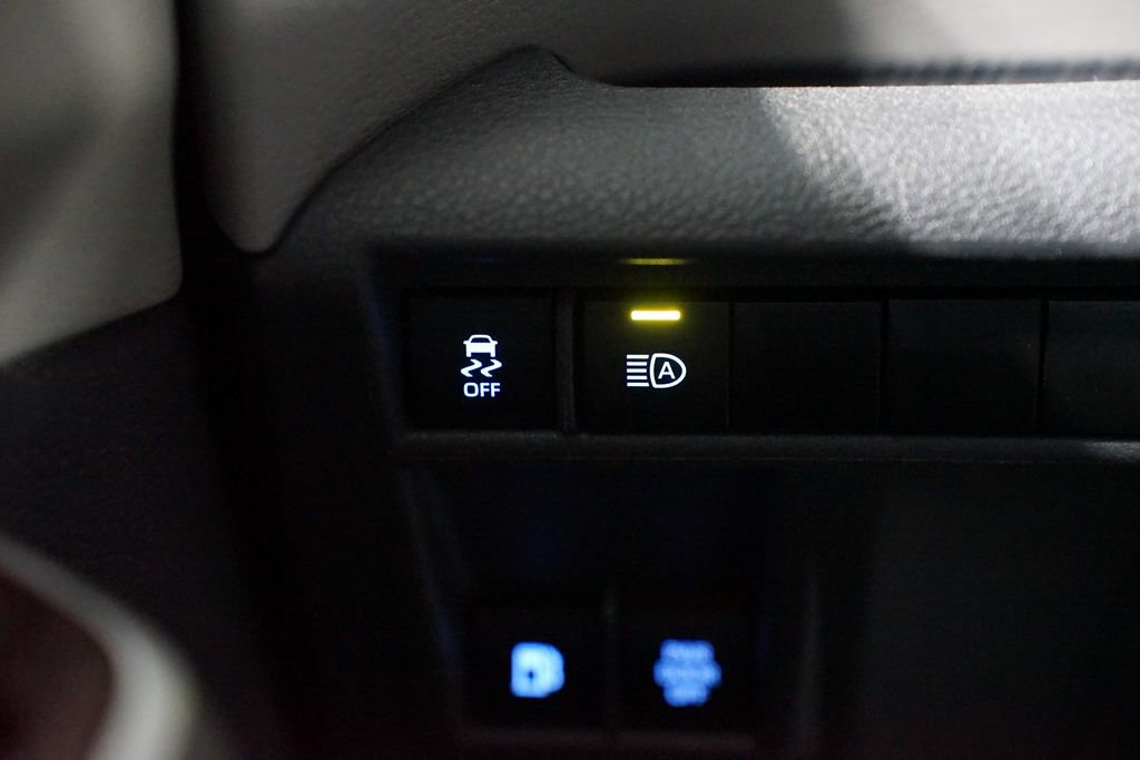 Certified 2024 Toyota Sienna LE image 23