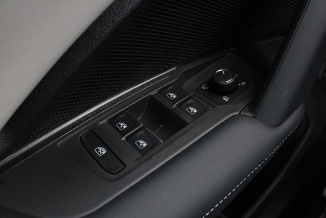 New 2026 Volkswagen Tiguan SEL R-Line AWD/4WD image 9