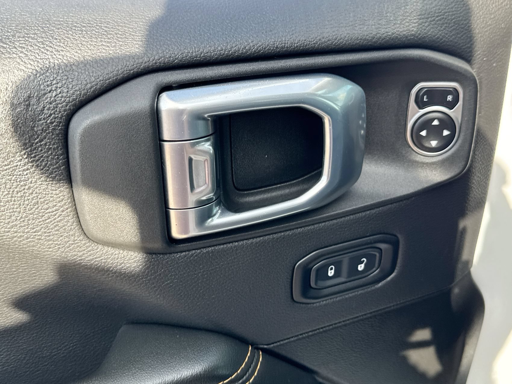 Used 2026 Jeep Wrangler Unlimited Sahara AWD/4WD image 13