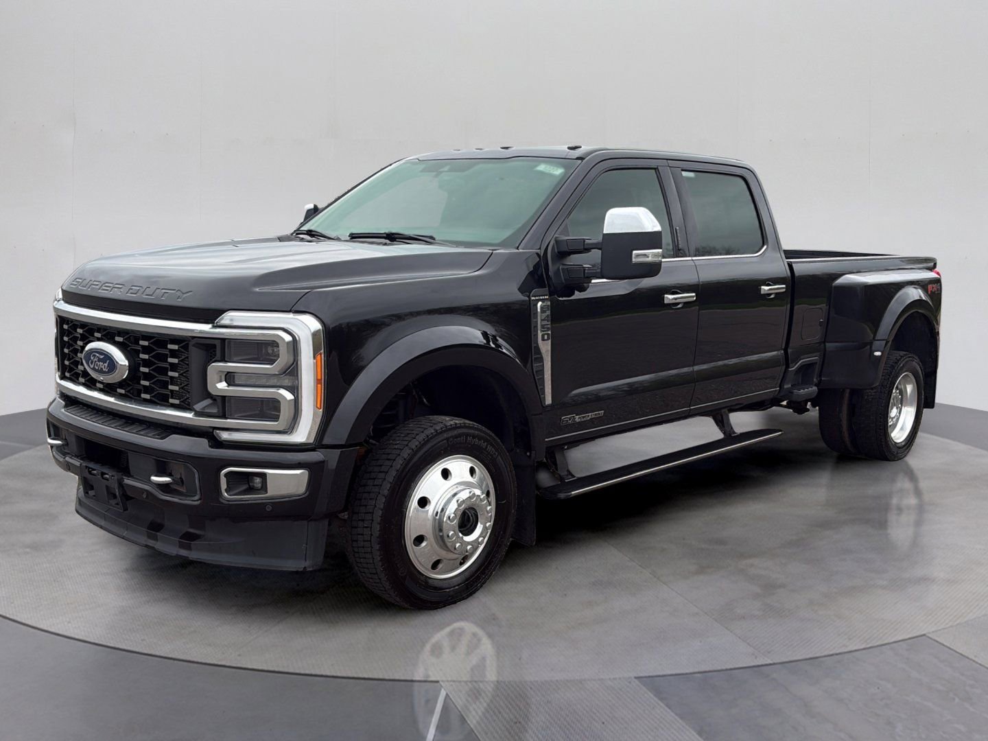 Used 2023 Ford F450 Platinum w/ FX4 Off-Road Package AWD/4WD image 1