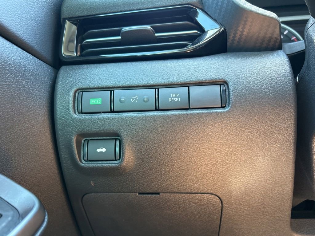 Certified 2025 Nissan Sentra SR w/ SR Premium Package FWD image 31