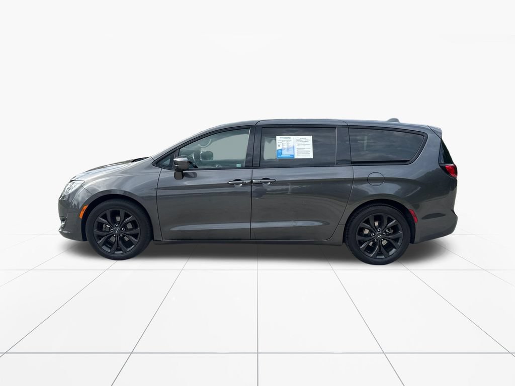 Used 2019 Chrysler Pacifica Touring Plus w/ S Appearance Package FWD image 4