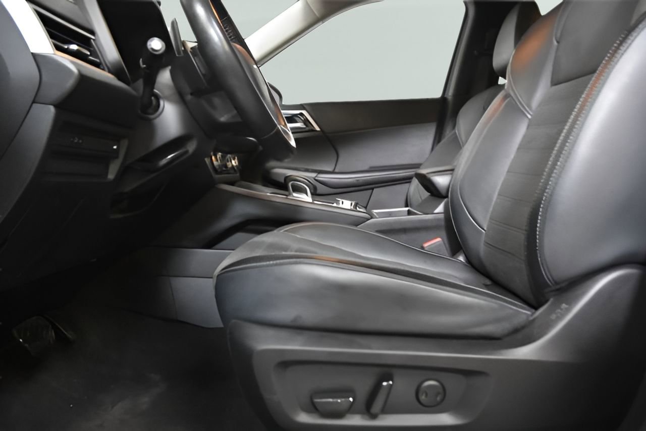 Used 2024 Mitsubishi Outlander SE FWD image 16