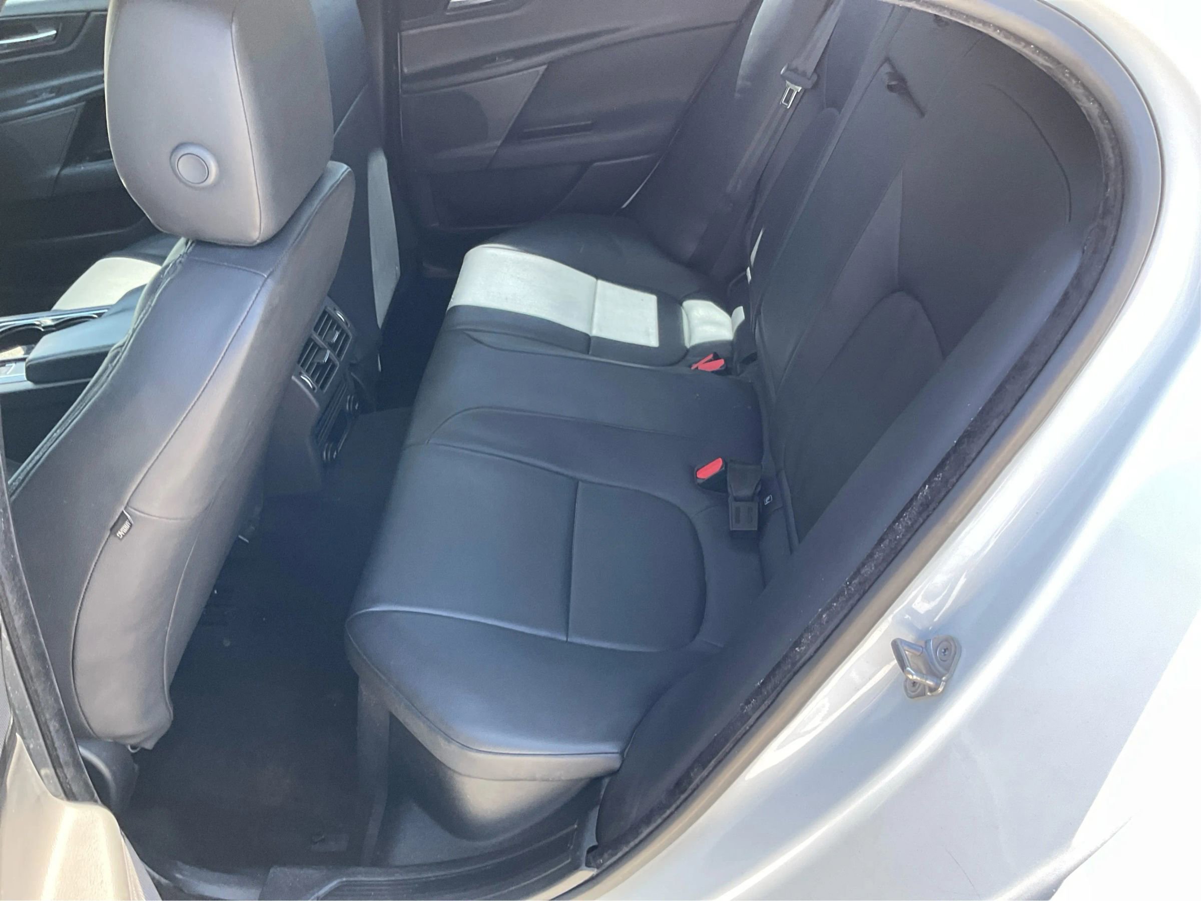 Used 2017 Jaguar XE Premium RWD image 10