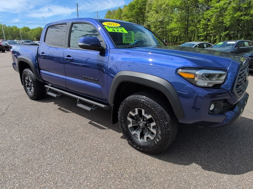 Used 2023 Toyota Tacoma TRD Off-Road w/ Technology Package AWD/4WD image 9