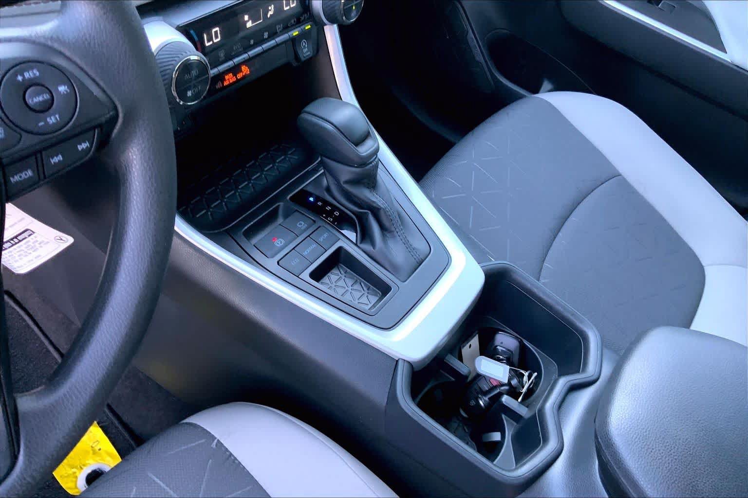 Used 2025 Toyota RAV4 XLE FWD image 16