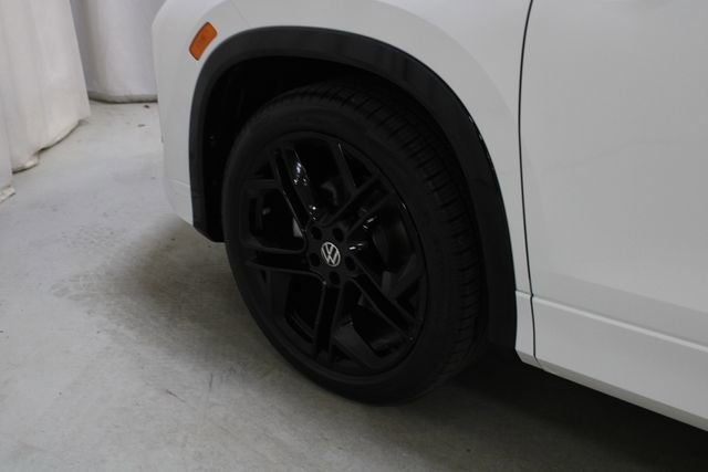 New 2026 Volkswagen Tiguan SE R-Line FWD image 30