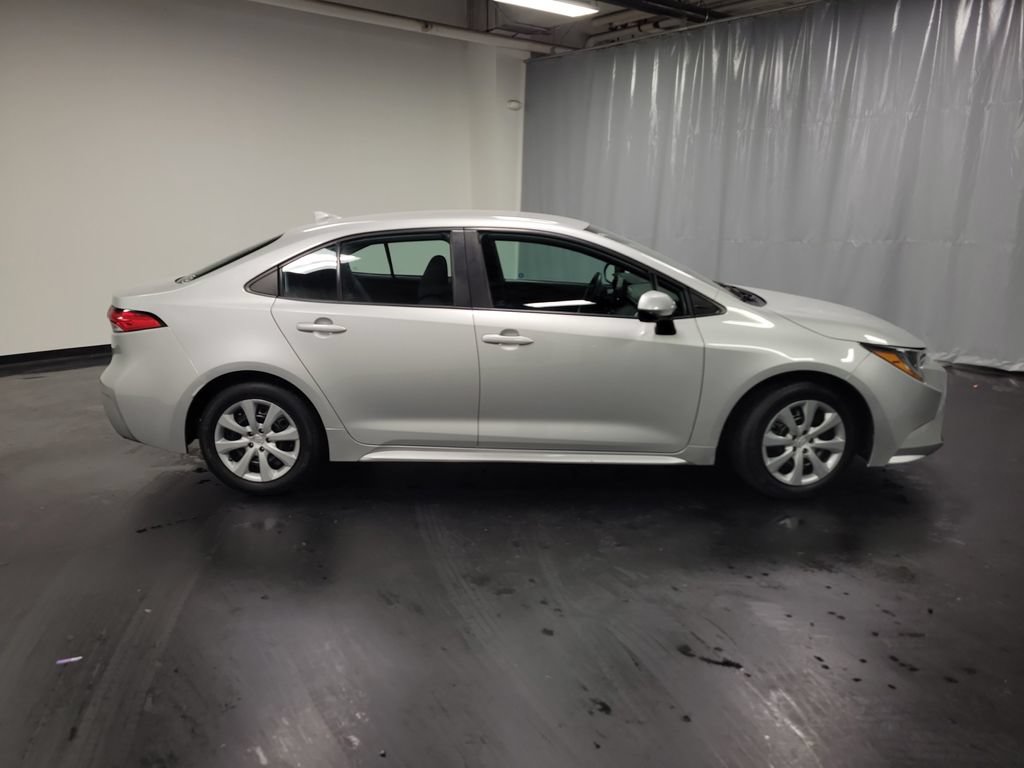 Used 2022 Toyota Corolla LE FWD image 9