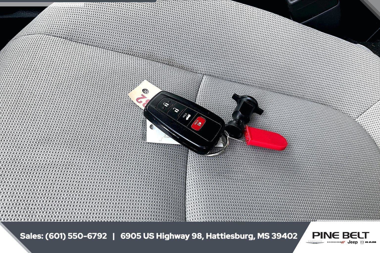 Used 2022 Toyota Corolla LE image 10