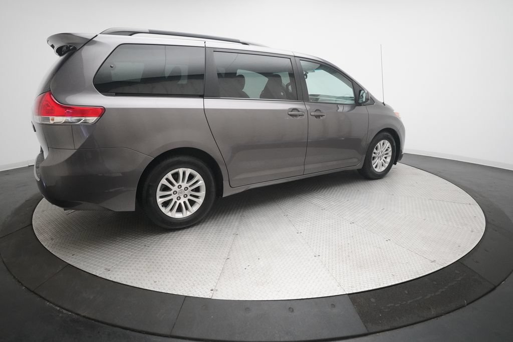Used 2014 Toyota Sienna XLE FWD image 36