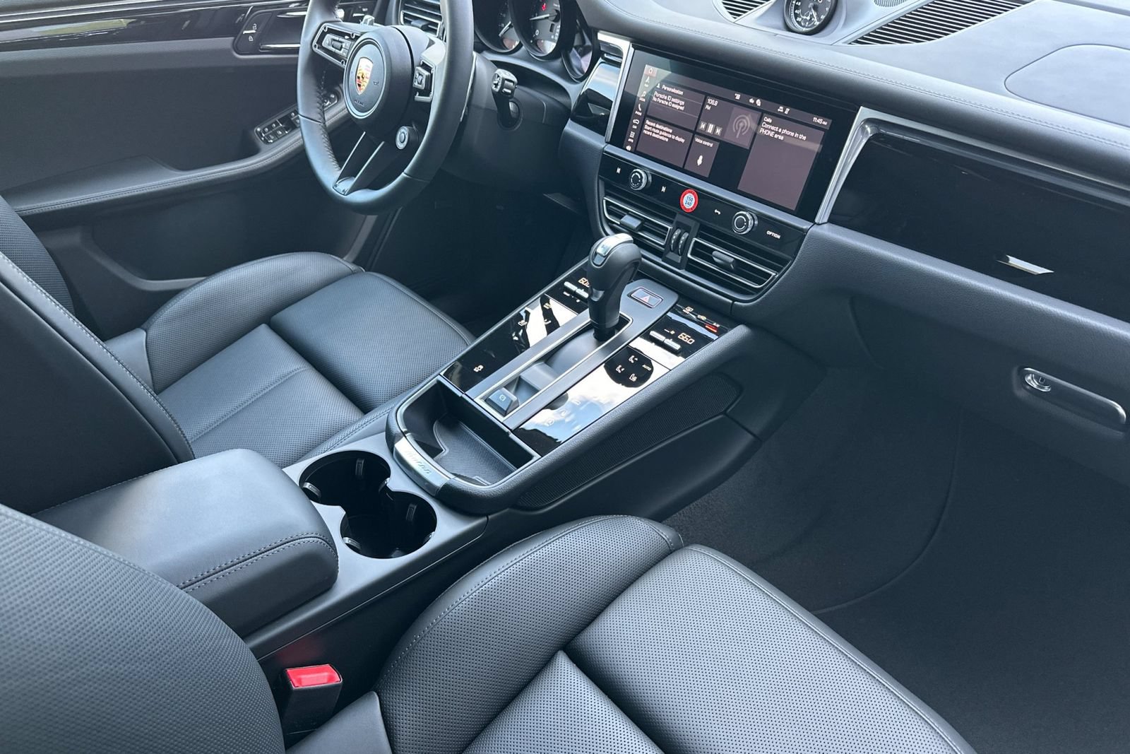 New 2026 Porsche Macan AWD/4WD image 18