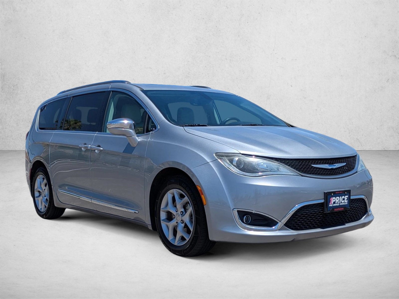 Used 2019 Chrysler Pacifica Limited FWD image 3