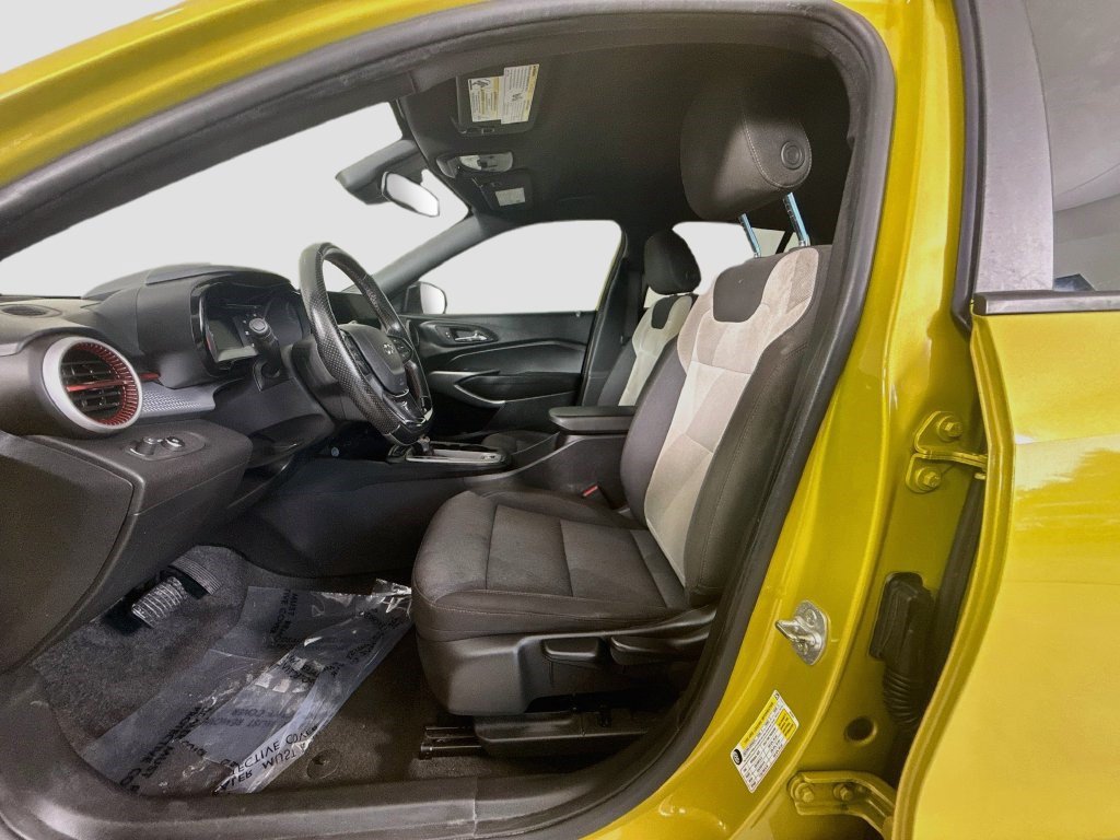 Used 2024 Chevrolet Trax RS FWD image 20