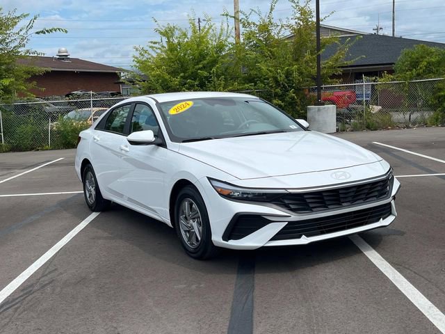 Used 2024 Hyundai Elantra SE image 3