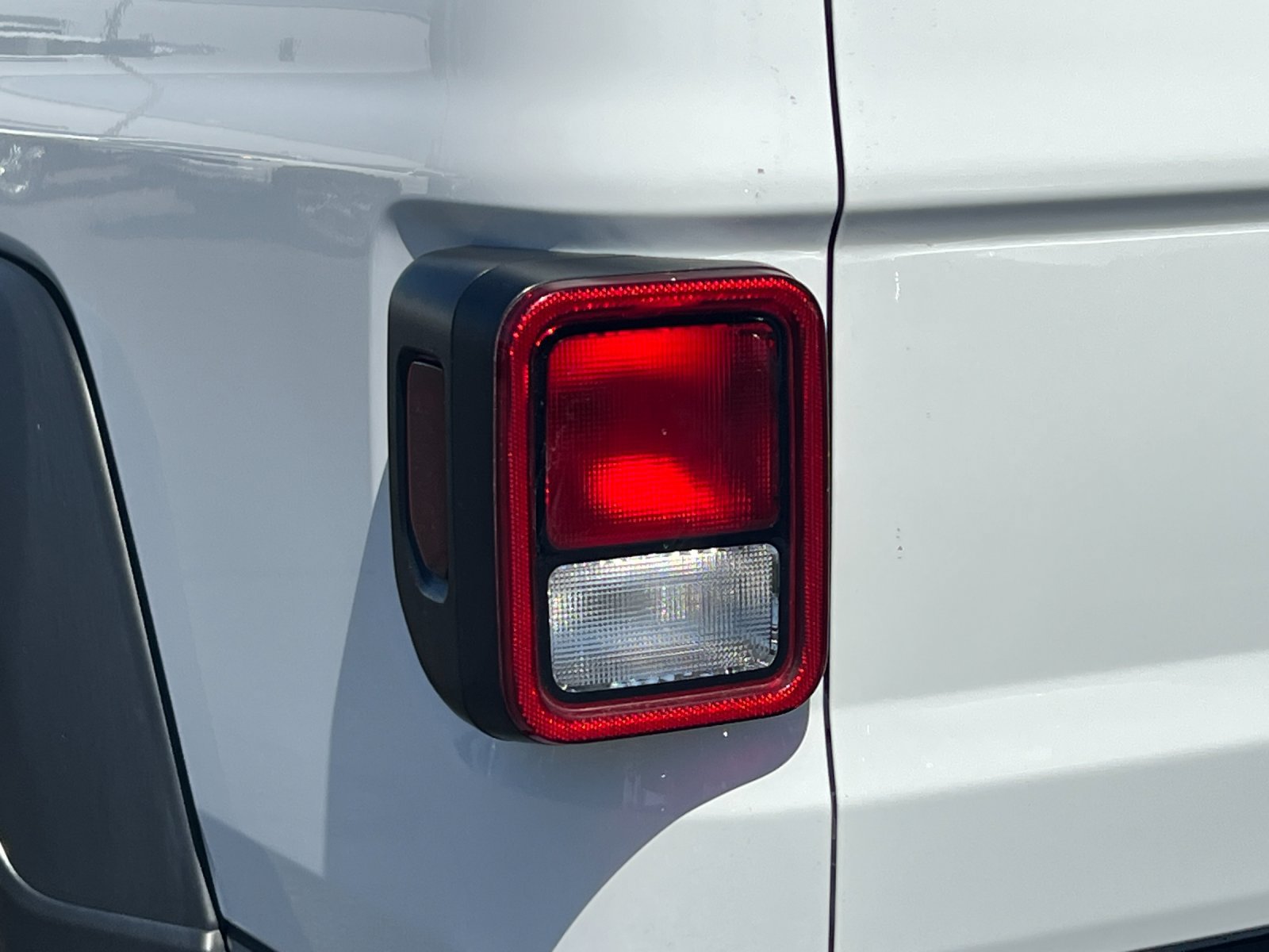 Used 2022 Jeep Gladiator Sport AWD/4WD image 26