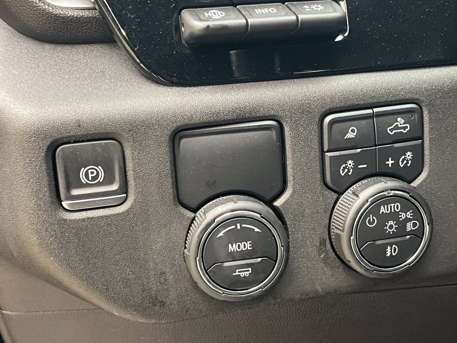 Used 2024 Chevrolet Silverado 1500 High Country w/ Technology Package RWD image 27