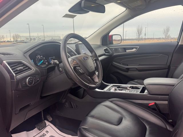 Used 2022 Ford Edge Titanium w/ Class II Trailer Tow Package image 8