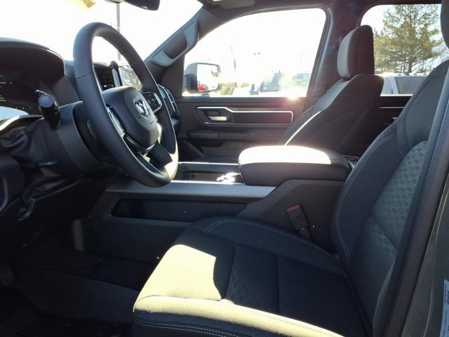 New 2026 RAM 1500 4x4 Crew Cab image 8