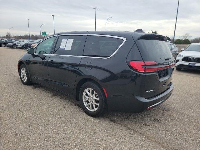 Used 2023 Chrysler Pacifica Touring-L image 25