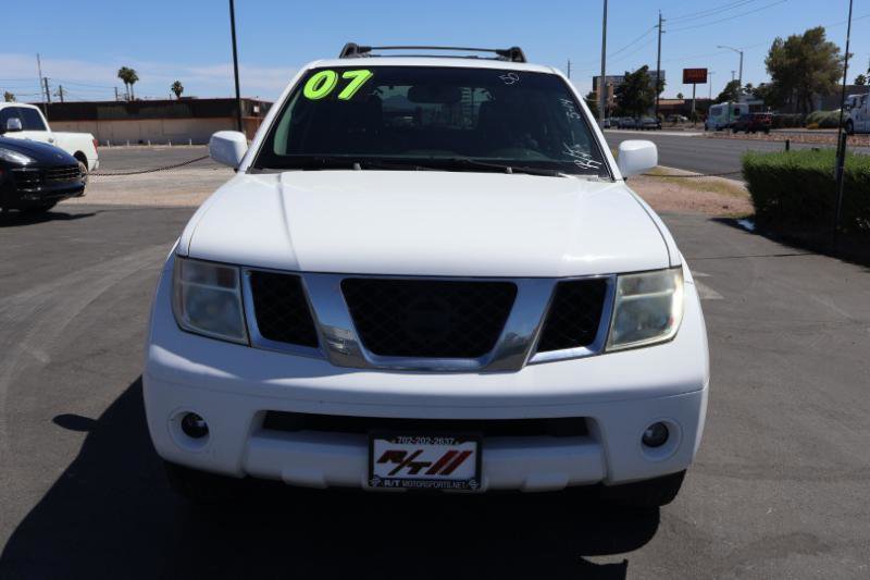 Used 2007 Nissan Pathfinder LE w/ LE Navigation Pkg AWD/4WD image 2