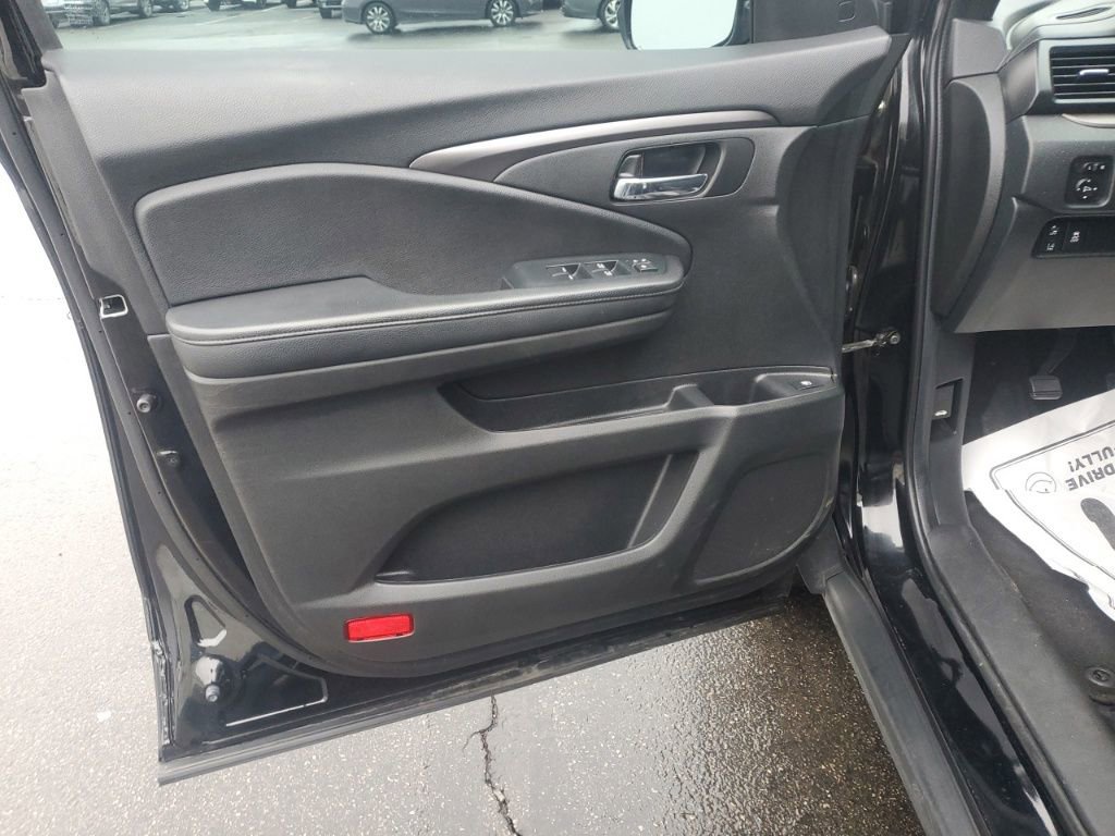 Used 2022 Honda Pilot Sport image 12