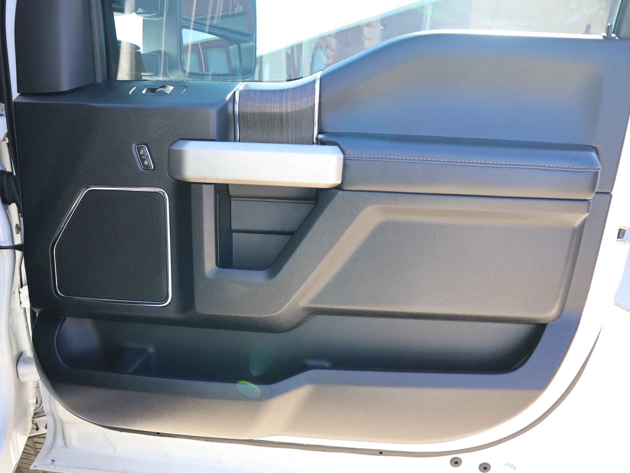 Used 2020 Ford F350 Lariat w/ Lariat Ultimate Package image 33