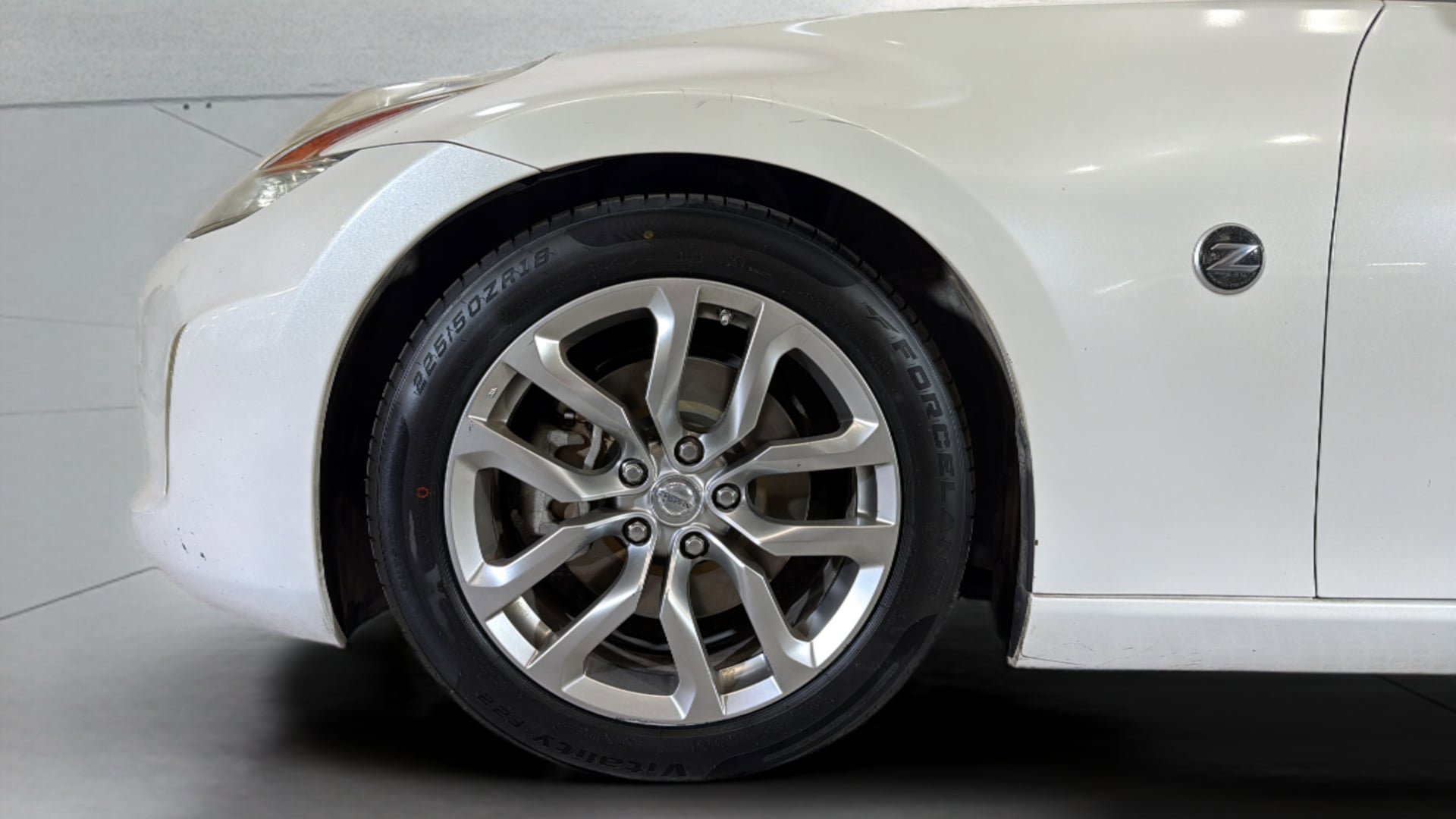 Used 2014 Nissan 370Z Coupe RWD image 36