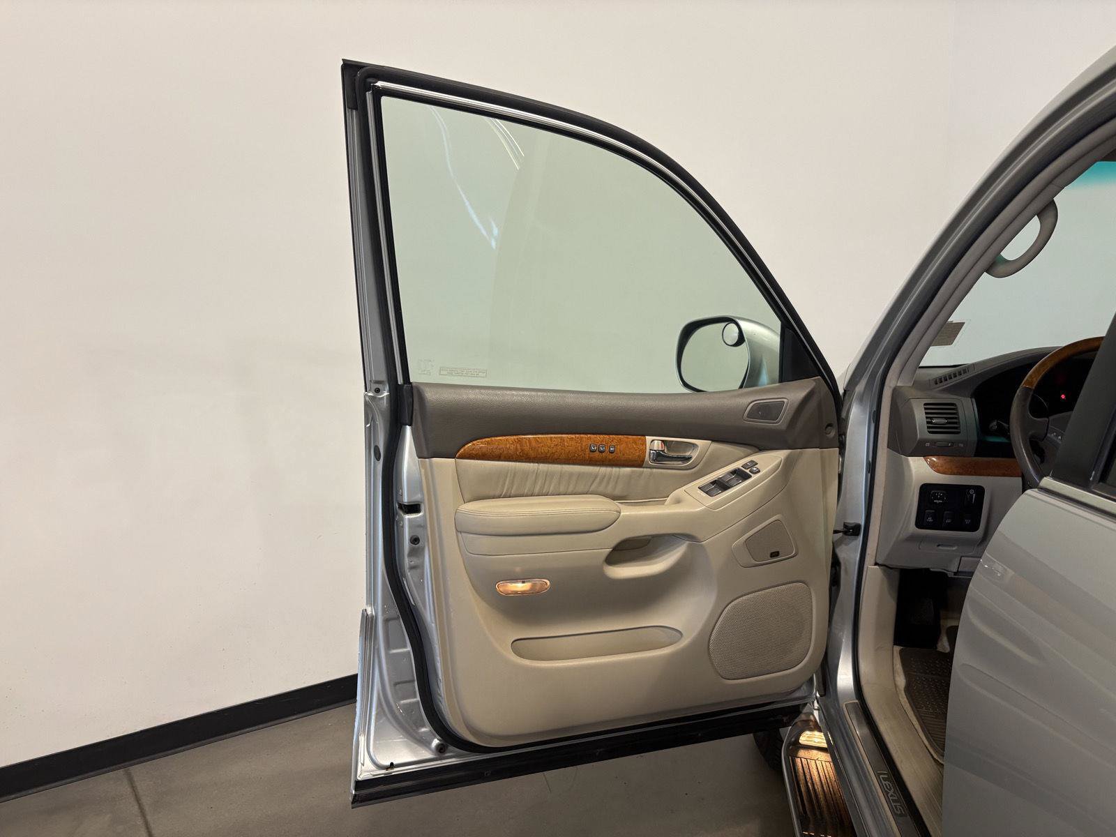 Used 2005 Lexus GX 470 AWD/4WD image 10