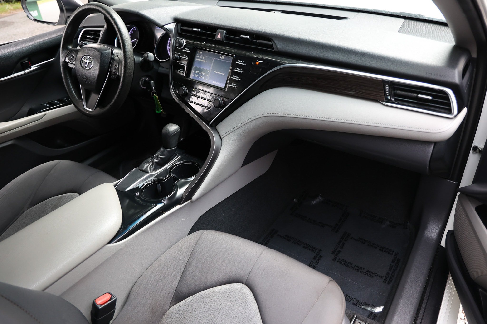 Used 2018 Toyota Camry LE FWD image 22