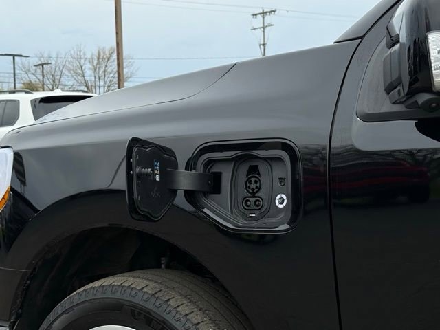 Used 2025 Ford F150 Lightning Platinum AWD/4WD image 50