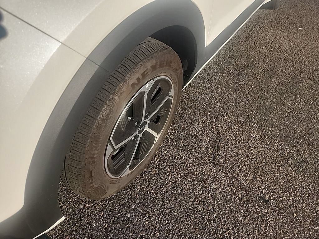 Certified 2024 Kia Niro LX FWD image 8