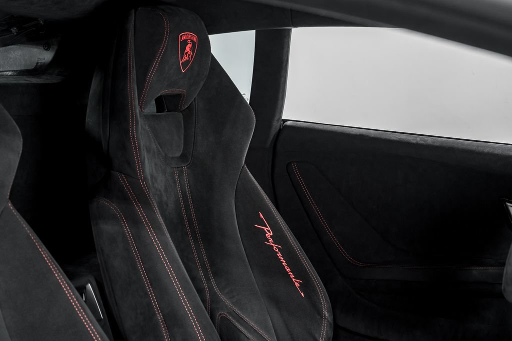 Used 2018 Lamborghini Huracan Performante AWD/4WD image 33