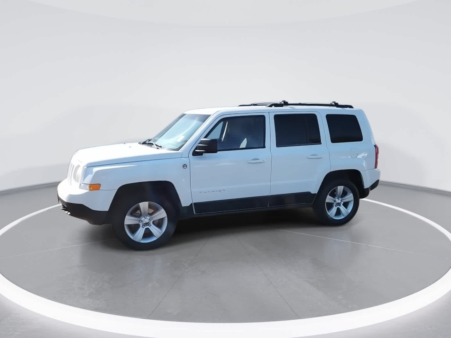 Used 2014 Jeep Patriot Latitude AWD/4WD image 4