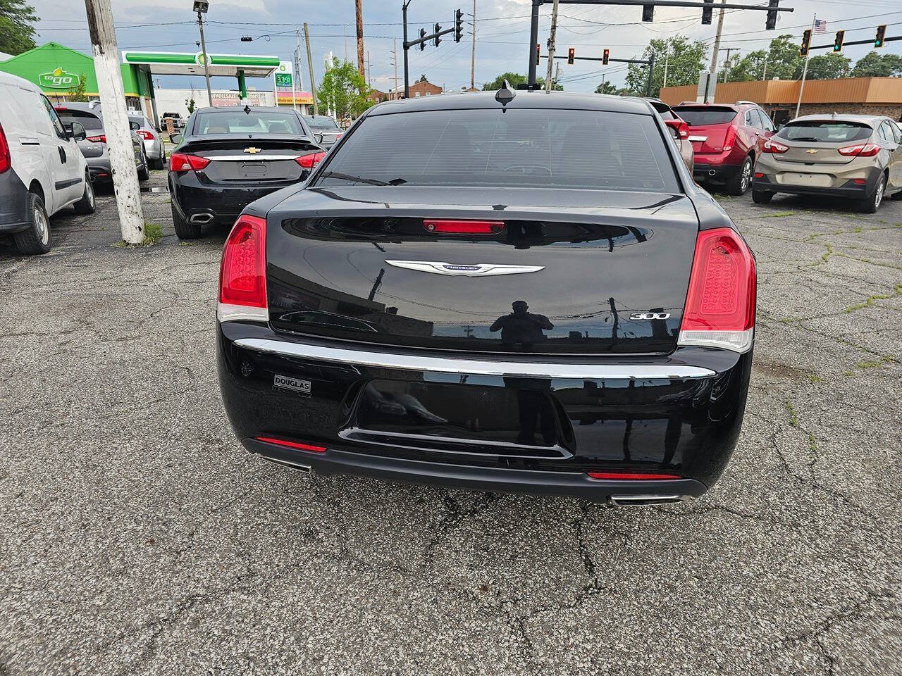 Used 2019 Chrysler 300 Touring w/ Quick Order Package 2EF RWD image 6