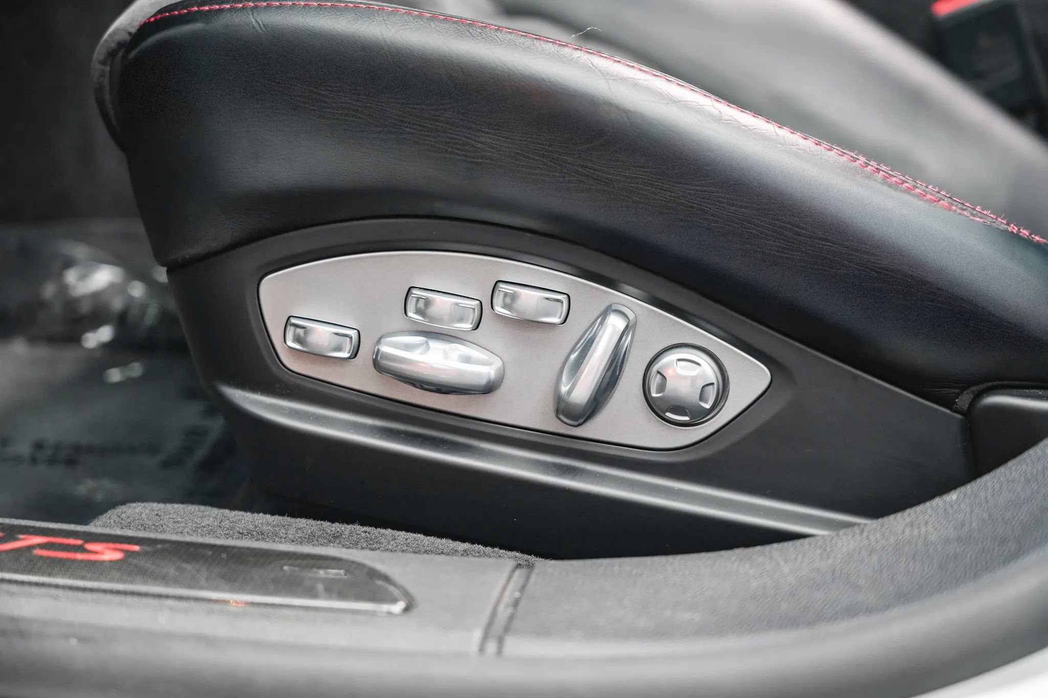 Used 2015 Porsche Panamera GTS w/ Premium Package Plus image 41