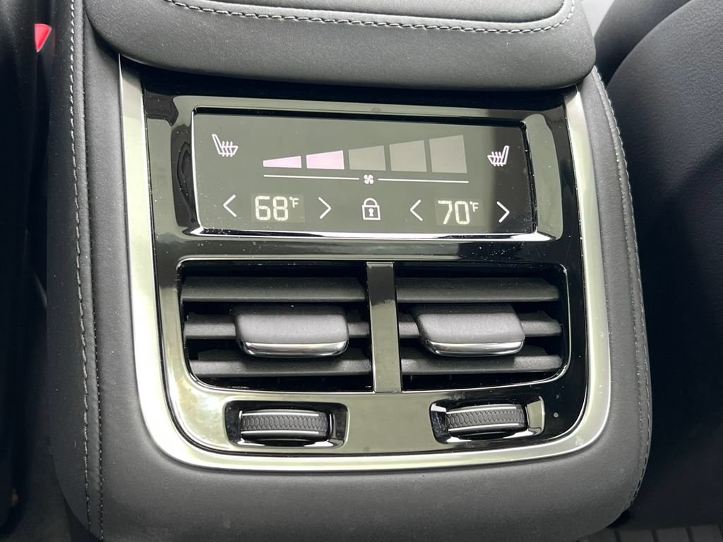 New 2026 Volvo XC90 B6 Plus w/ Protection Package Premier AWD/4WD image 32