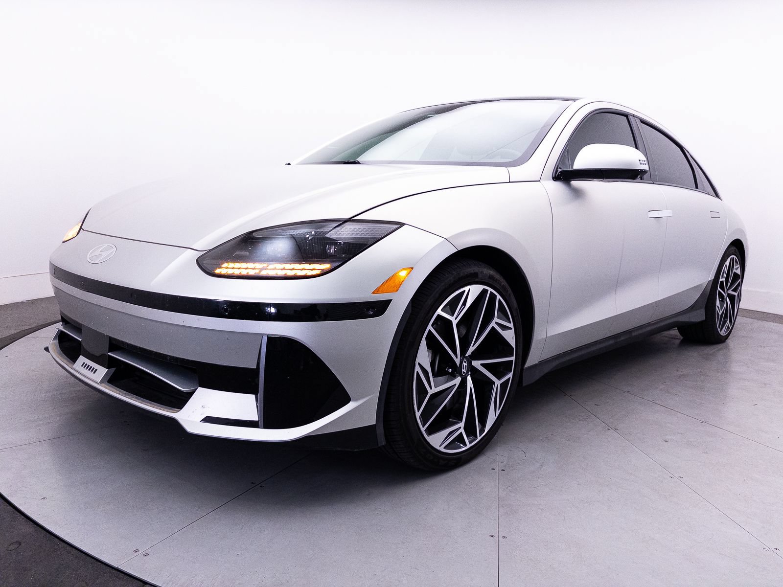 Used 2023 Hyundai Ioniq 6 Limited RWD image 15