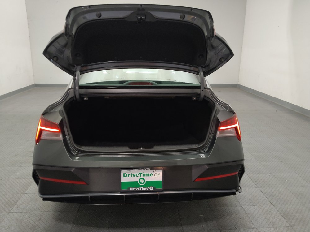Used 2025 Hyundai Elantra SEL FWD image 29