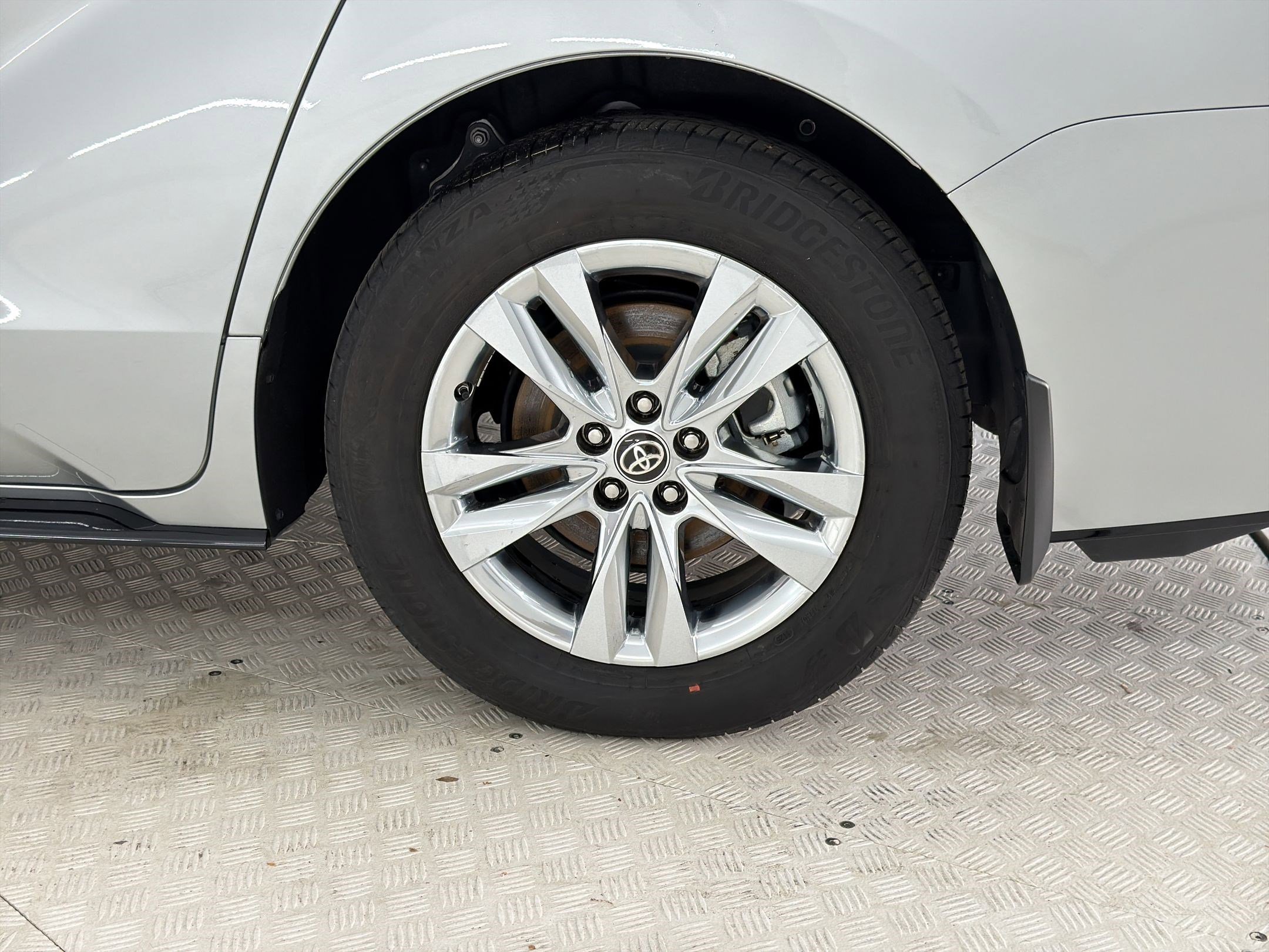 Used 2025 Toyota Sienna Limited image 12