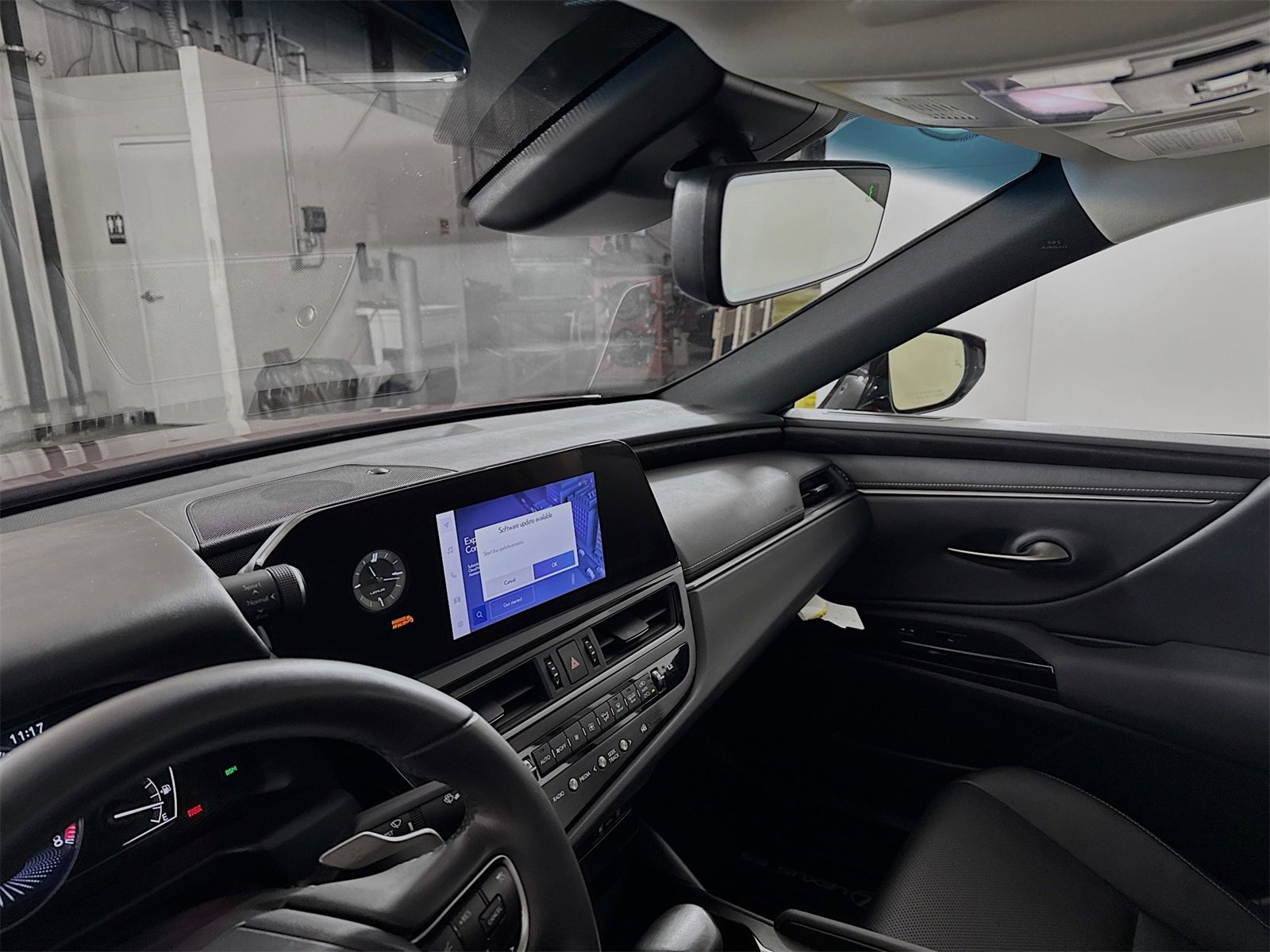 Used 2023 Lexus ES 250 w/ Premium Package image 2