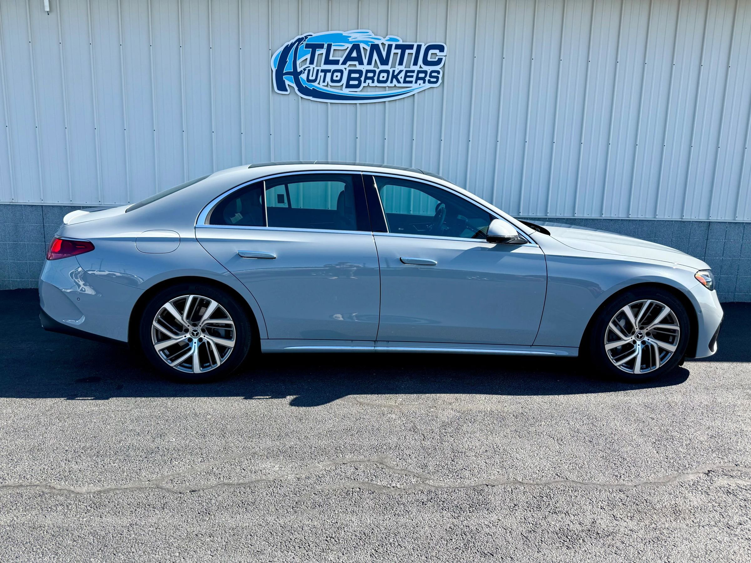 Used 2025 Mercedes-Benz E 350 4MATIC Sedan image 3